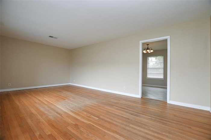 photo 2: 7702 Cedel Drive, Houston TX 77055