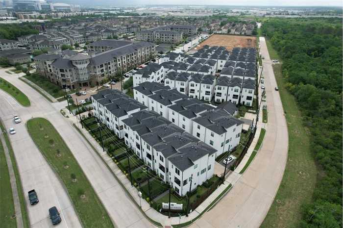 photo 1: 2802 Grand Fountains Drive Unit F, Houston TX 77054