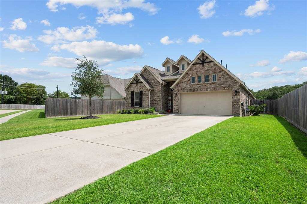 photo 2: 13310 Village Circle Drive, Mont Belvieu TX 77535