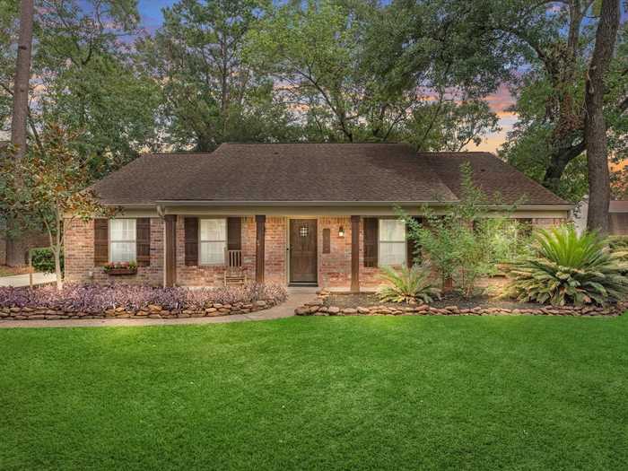 photo 2: 2139 Parkdale Drive, Kingwood TX 77339