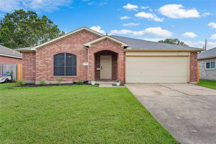 photo 2: 2871 Community Drive, Alvin TX 77511