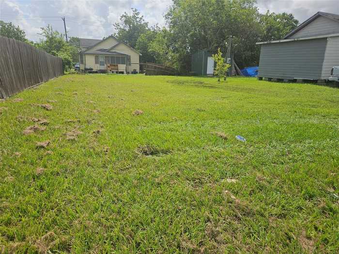 photo 1: 504 Center Street, Richmond TX 77469