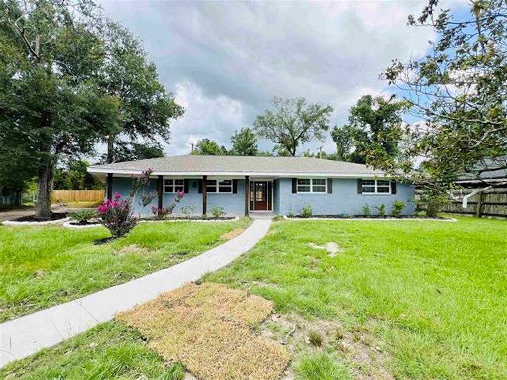 photo 1: 20 Knotty Pine, Orange TX 77630