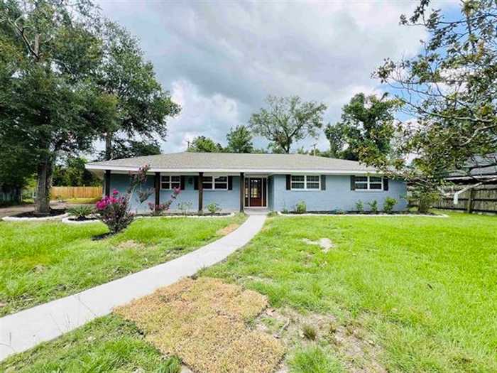 photo 1: 20 Knotty Pine, Orange TX 77630