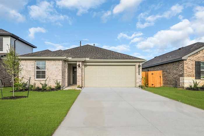 photo 1: 5111 Hunters Trail, Fresno TX 77545