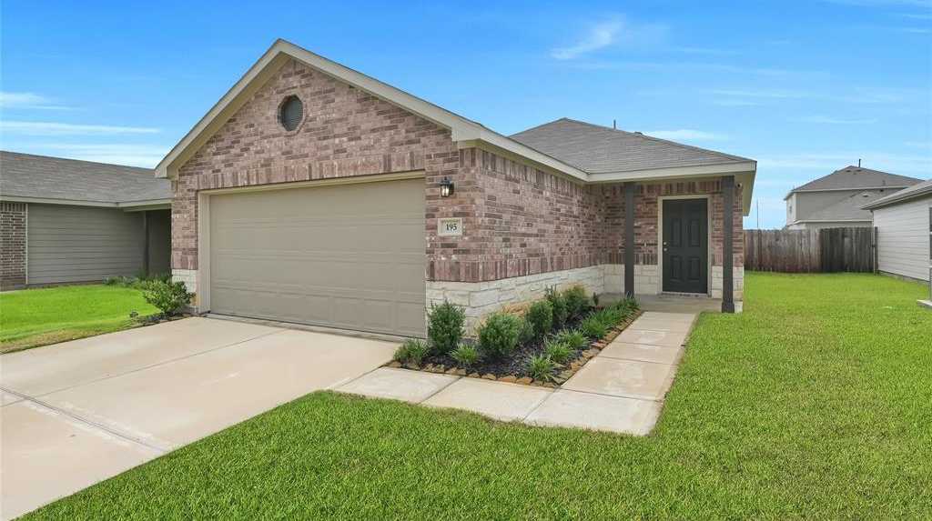 photo 2: 195 Bellewood Manor Drive, Magnolia TX 77354