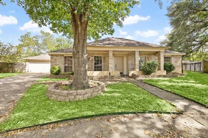 photo 2: 7810 Blackjack Court, Houston TX 77088