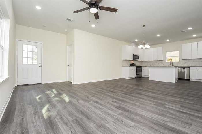 photo 1: 2819 Topiary Lane, Houston TX 77014