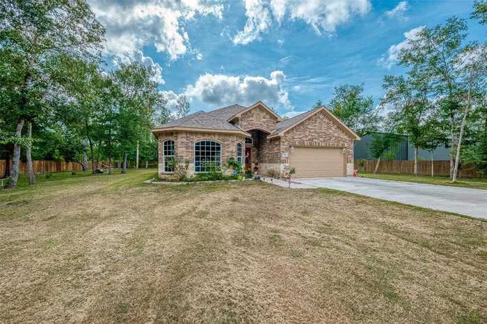 photo 2: 13910 Oak Forest Lane, Dayton TX 77535