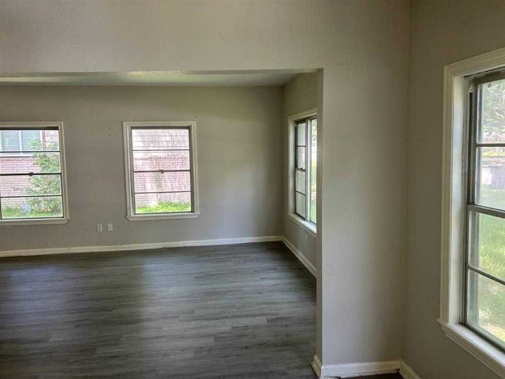 photo 3: 620 E Cedar Street, Angleton TX 77515