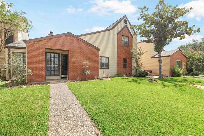 photo 2: 107 Briar Ridge Drive, Bellville TX 77418