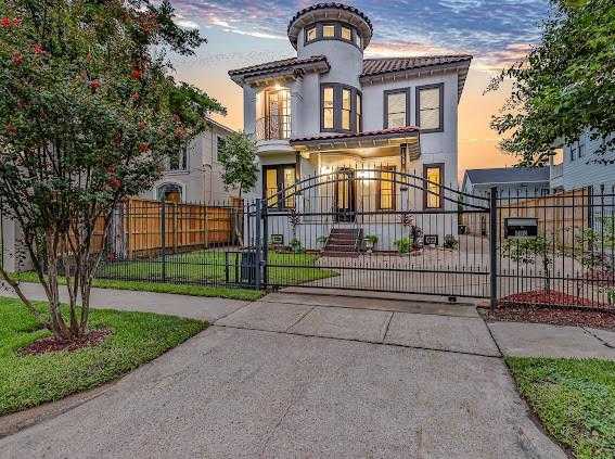 photo 1: 1408 W 23rd Street, Houston TX 77008