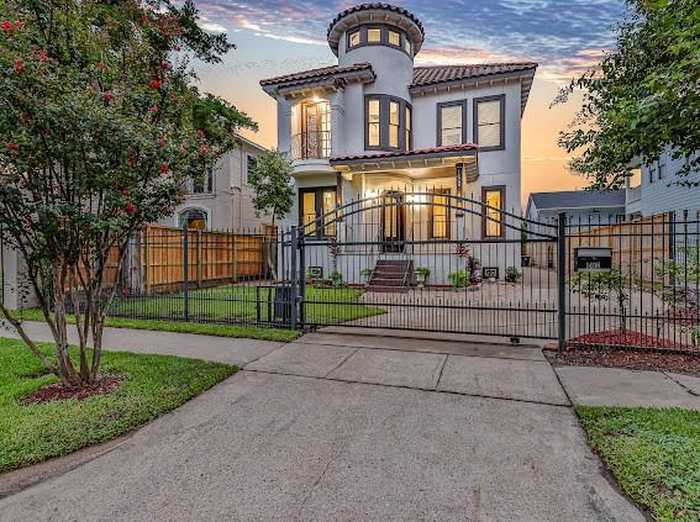 photo 1: 1408 W 23rd Street, Houston TX 77008