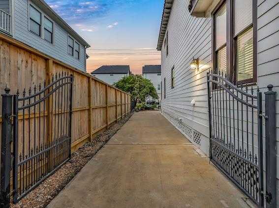 photo 3: 1408 W 23rd Street, Houston TX 77008