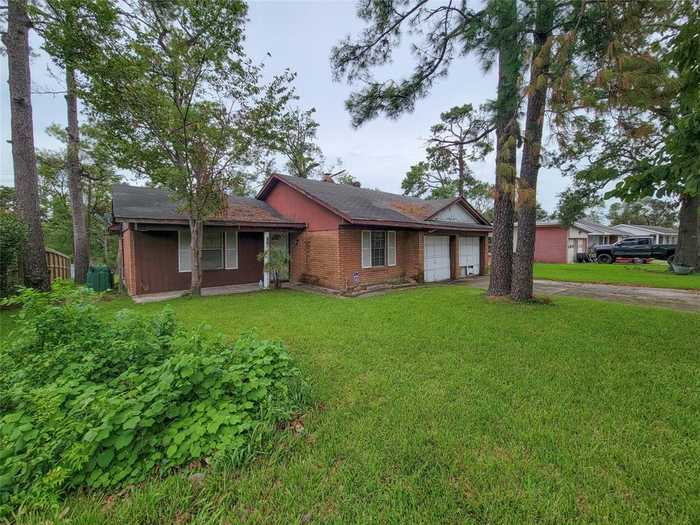 photo 1: 778 Fawn Drive, Houston TX 77015