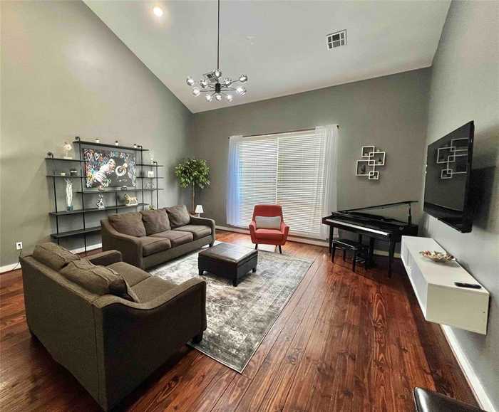 photo 2: 6965 Ardmore Street, Houston TX 77054