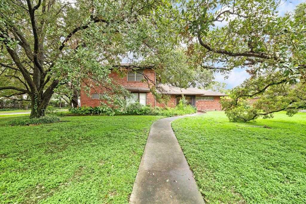 photo 1: 2136 Rice Boulevard, Houston TX 77005