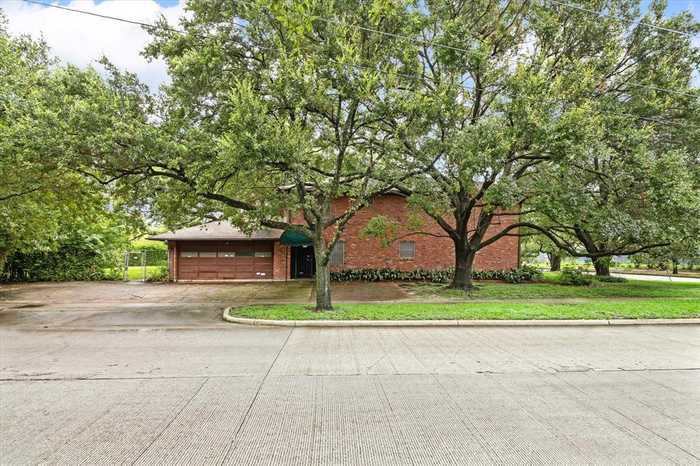 photo 2: 2136 Rice Boulevard, Houston TX 77005