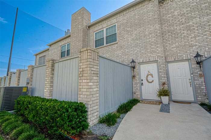 photo 2: 214 Wilcrest Drive Unit 214, Houston TX 77042