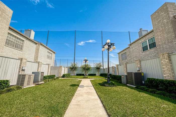 photo 21: 214 Wilcrest Drive Unit 214, Houston TX 77042