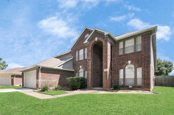 photo 2: 1906 TWIN TULIP Court, Fresno TX 77545