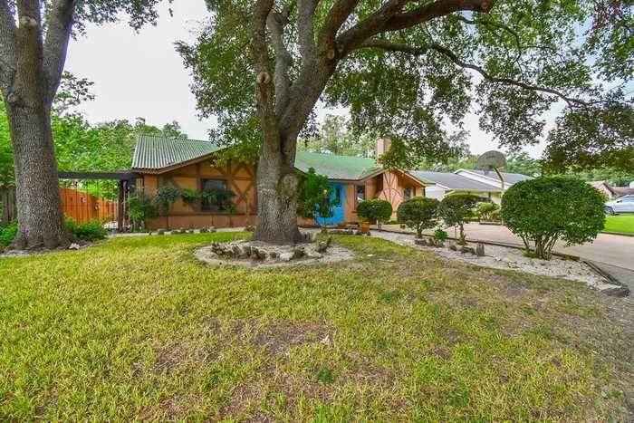 photo 2: 3107 Myatt Lane, El Campo TX 77437