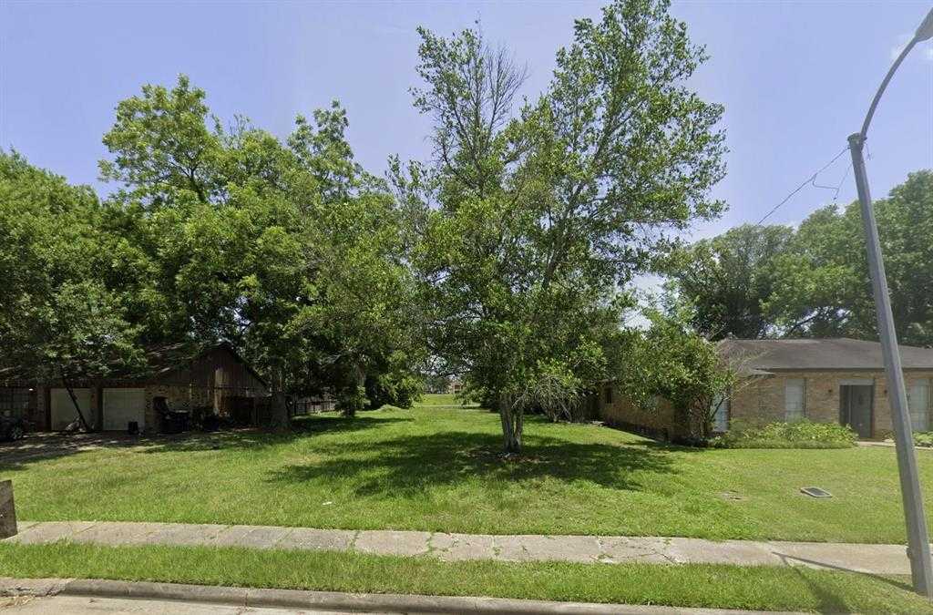 photo 1: 1511 Bayou Drive, Alvin TX 77511