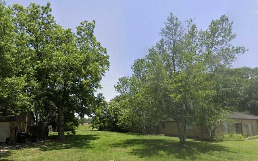 photo 2: 1511 Bayou Drive, Alvin TX 77511