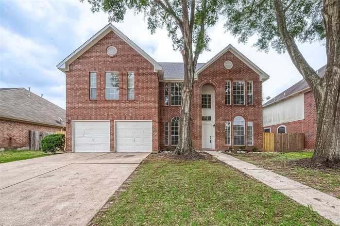 photo 2: 8611 Rose Garden Drive, Houston TX 77083