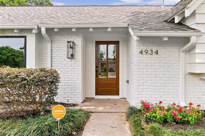 photo 2: 4934 Oak Forest Drive, Houston TX 77018