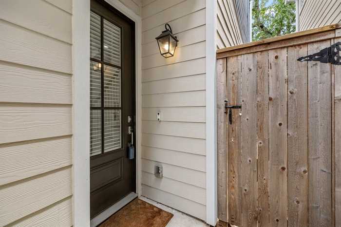 photo 2: 5110 Pine Reach Drive, Houston TX 77018