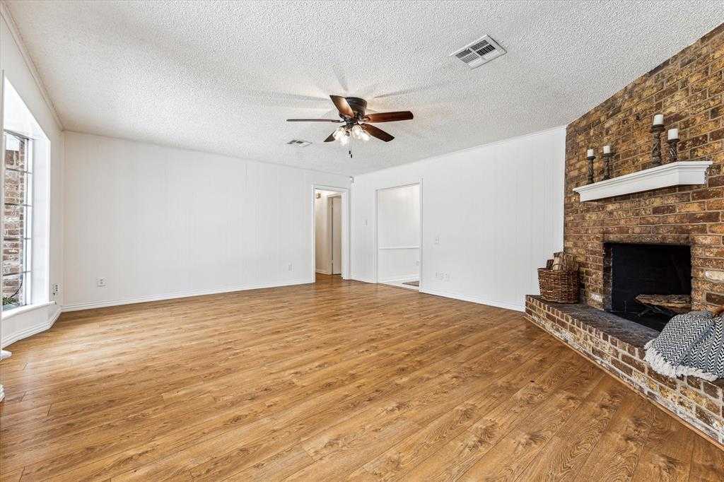 photo 3: 7606 Twin Hills Drive, Houston TX 77071