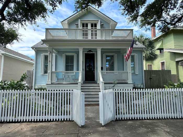 photo 2: 3216 Avenue Q, Galveston TX 77550