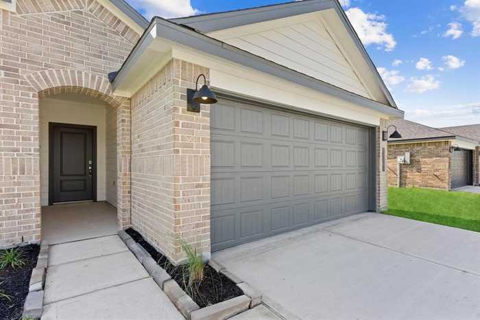 photo 2: 1052 Great Barracuda Lane, Alvin TX 77511