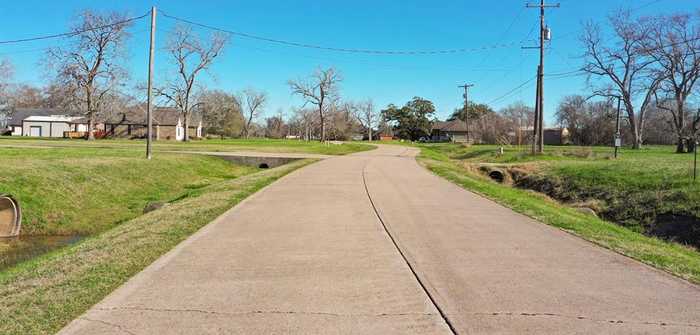 photo 1: 608 Wagon Wheel Trail, Angleton TX 77515