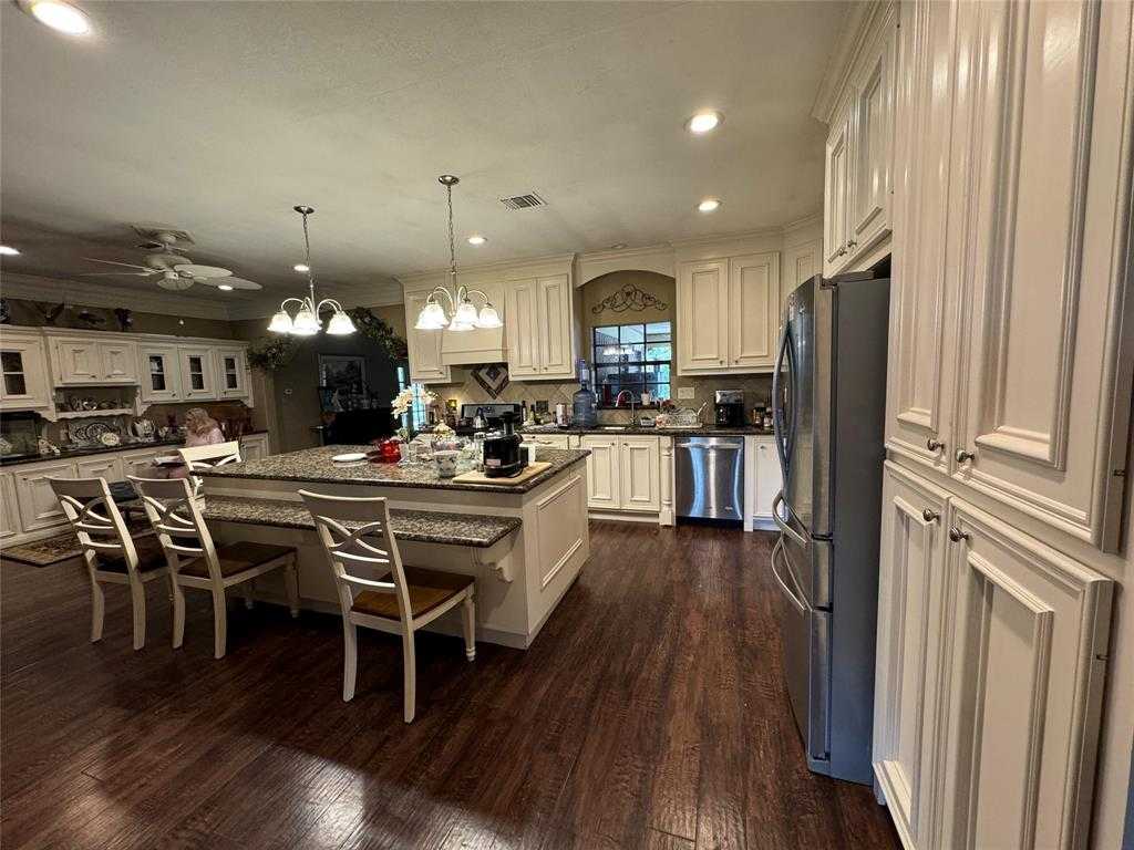 photo 2: 7824 Pecan Forest Lane, Baytown TX 77521