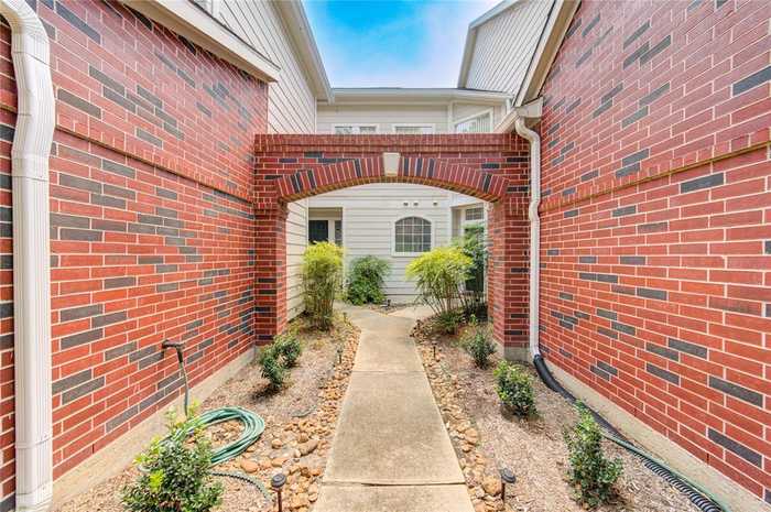 photo 2: 10 Piper Trace, The Woodlands TX 77381