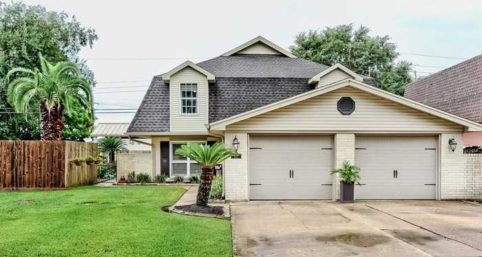 photo 1: 3010 Vernon Street, Nederland TX 77627