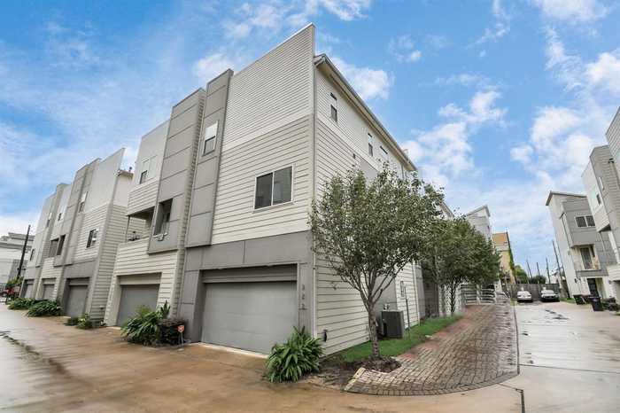 photo 2: 322 Eado Park Circle, Houston TX 77020