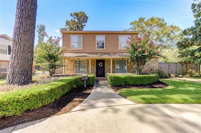 photo 2: 847 Azalea Street, Houston TX 77018