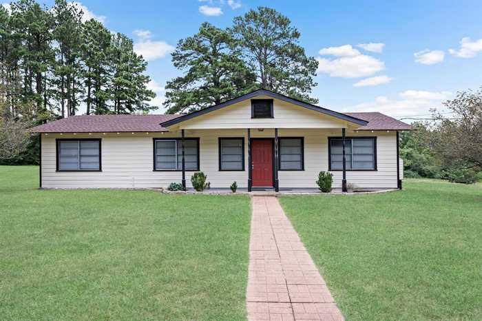 photo 1: 804 N Pitzer Street, Colmesneil TX 75938