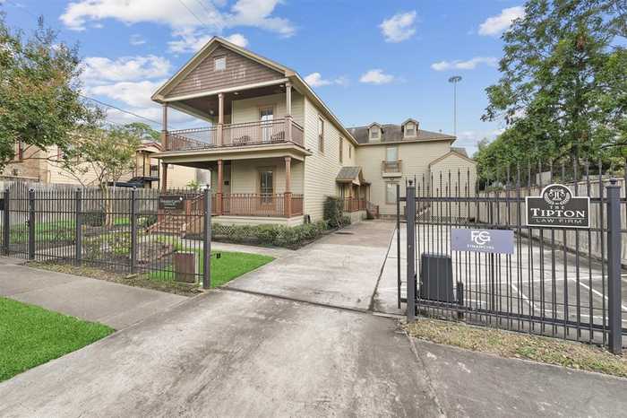 photo 2: 112 W 4th Street, Houston TX 77007