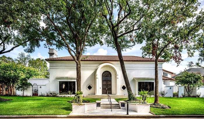 photo 1: 8618 Stable Crest Boulevard, Houston TX 77024