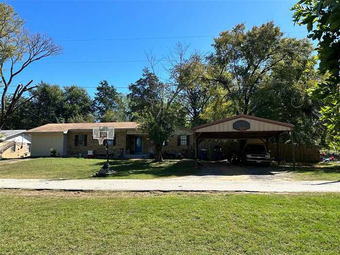 photo 1: 242 Reeder Street, Buffalo TX 75831