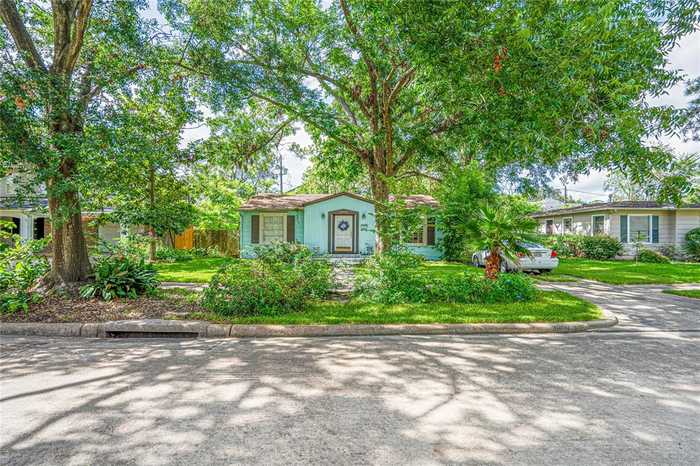 photo 2: 3809 Sunset Boulevard, Houston TX 77005