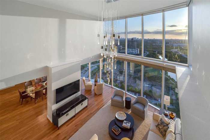 photo 1: 3333 Allen Parkway Unit 3003, Houston TX 77019