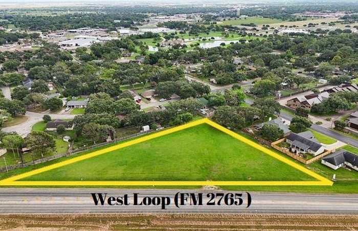 photo 2: West Loop Street, El Campo TX 77437