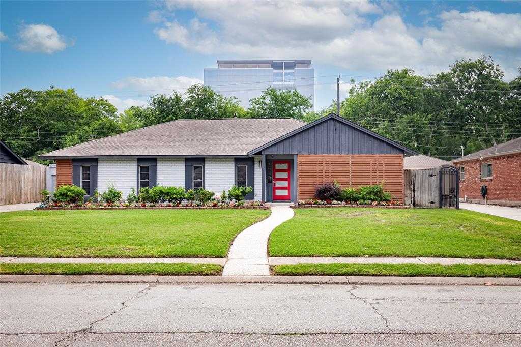 photo 1: 2211 Blue Willow Drive, Houston TX 77042