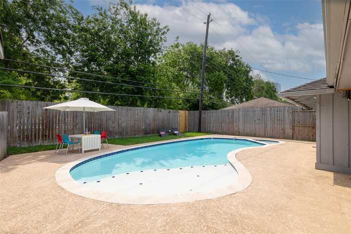 photo 30: 2211 Blue Willow Drive, Houston TX 77042