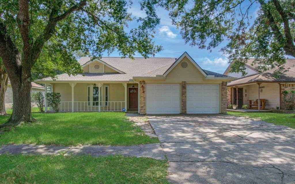 photo 2: 414 Enfield Drive, Highlands TX 77562